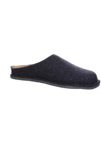 Tamno sivi vunski papuča s zatvorenim prstom i otvorenom petom, koja ima teksturiranu tkaninu i mekan, fleksibilan potplat.