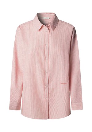 Chemise à manches longues à boutons avec des rayures verticales roses et blanches et un col pointu, présentant un petit logo brodé sur le devant.