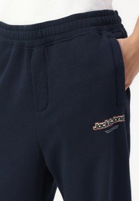 Jack & Jones JORVESTERBRO NEWTON SET - Melegítő - sky captain