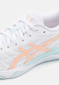 ASICS GEL-TACTIC 12 - Röplabdacipők - white/bright sunstone