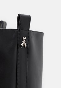 Patrizia Pepe Botas mosqueteras - black