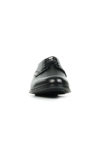 Scarpa formale in pelle nera con punta arrotondata, finitura liscia e suola piatta. Presenta un tradizionale sistema di allacciatura con cinque passanti.