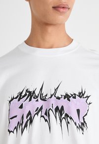 Weekday OVERSIZED GRAPHIC - Μπλουζάκι με στάμπα - white