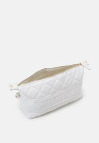 Valentino Bags ADA - Higienos reikmenų kosmetinė - bianco