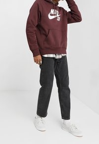 Nike SB Mikina s kapucí - dark red