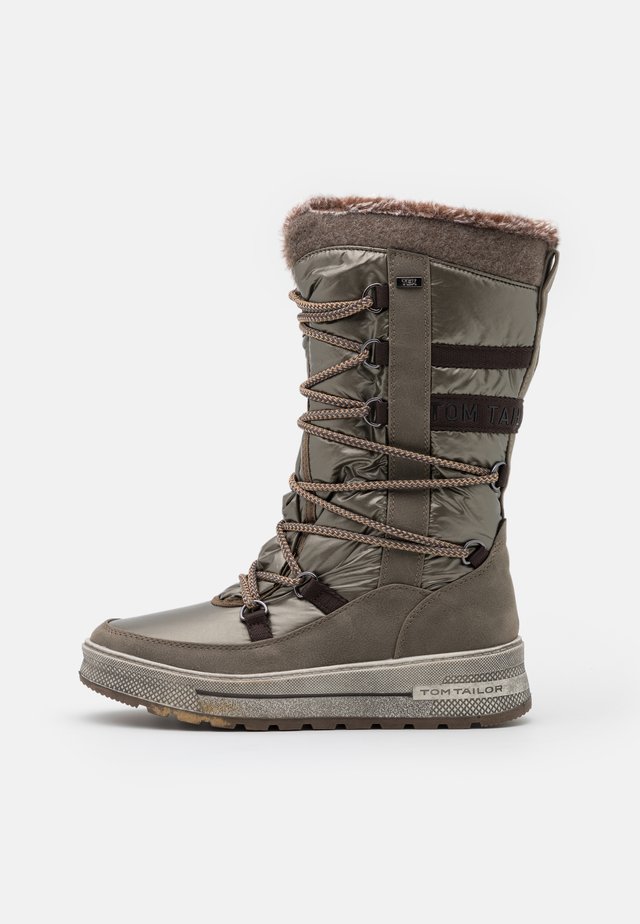Winter boots - mud