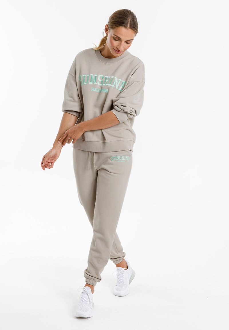 Damen Sweatshirts | Marc Aurel MIT MOTTOSTICKEREI Sweatshirt light oyster varied/grau - YQ51747 Damen Sweatshirts | Marc Aurel MIT MOTTOSTICKEREI Sweatshirt light oyster varied/grau - YQ51747
