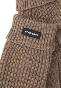 Bruine gebreide stof met geribbelde textuur en een zwart rechthoekig label met de tekst "STRELLSON", genaaid op de manchet.