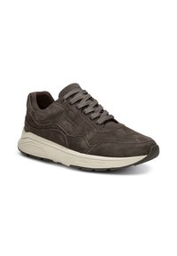 Baskets en daim marron avec dessus texturé, fermeture à lacets et semelle en caoutchouc crème contrastante. Présente un rembourrage doux et un bout arrondi.
