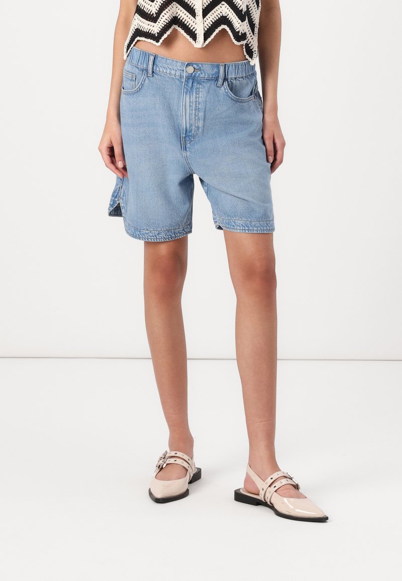 VILA - VIKIKI  - Džinsiniai šortai - light blue denim, Padidinti