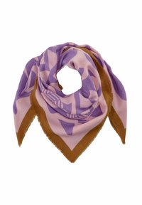 Vierkante sjaal met zachte roze en paarse geometrische patronen en een bruine franjerand, los in een spiraal gevouwen.