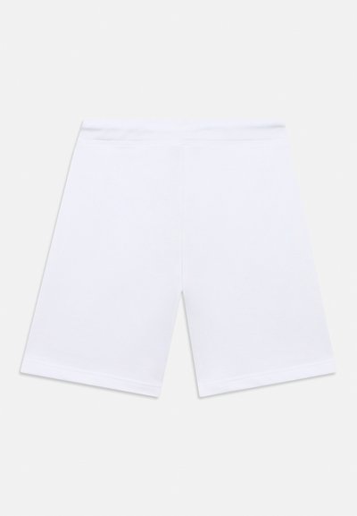 Shorts blancs unis à hauteur des genoux avec une simple ceinture élastique, présentés à plat sur un fond neutre.