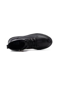 Stivaletto in pelle nera che presenta una punta arrotondata, apertura con lacci e zip laterale. Texture liscia con suola in gomma resistente.