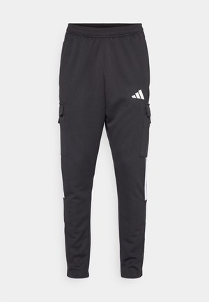 Pantalons de sport noirs en tissu extensible. Comprend des poches cargo, une taille élastique et un logo de marque blanc sur la jambe gauche supérieure.