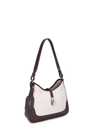 Piccola borsa con rifiniture in pelle marrone scuro, corpo in tessuto beige, chiusura argentata e tracolla regolabile con etichetta in pelle attaccata.