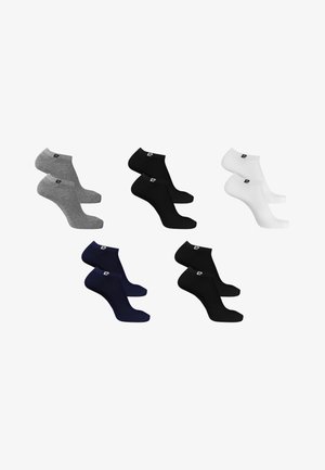 Cinq paires de chaussettes basses en gris, noir, blanc, bleu marine et une autre paire noire, chacune avec un petit logo près du bord.