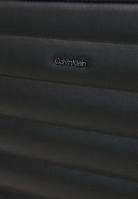 Calvin Klein LINE QUILT MEDIUM TOTE - Bolso shopping - black