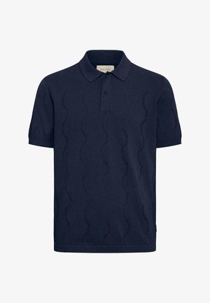 Marineblaues Polohemd mit kurzen Ärmeln, einem dezenten vertikalen Zickzack-Strickmuster und einer Knopfleiste mit zwei Knöpfen.