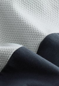 Next CHEST BLOCK STANDARD - Pikeepaita - grey white
