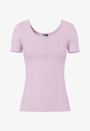 Fioletowy, prążkowany top z krótkim rękawem, z dekoltem w kształcie litery U i czterema małymi guzikami z przodu na środku.