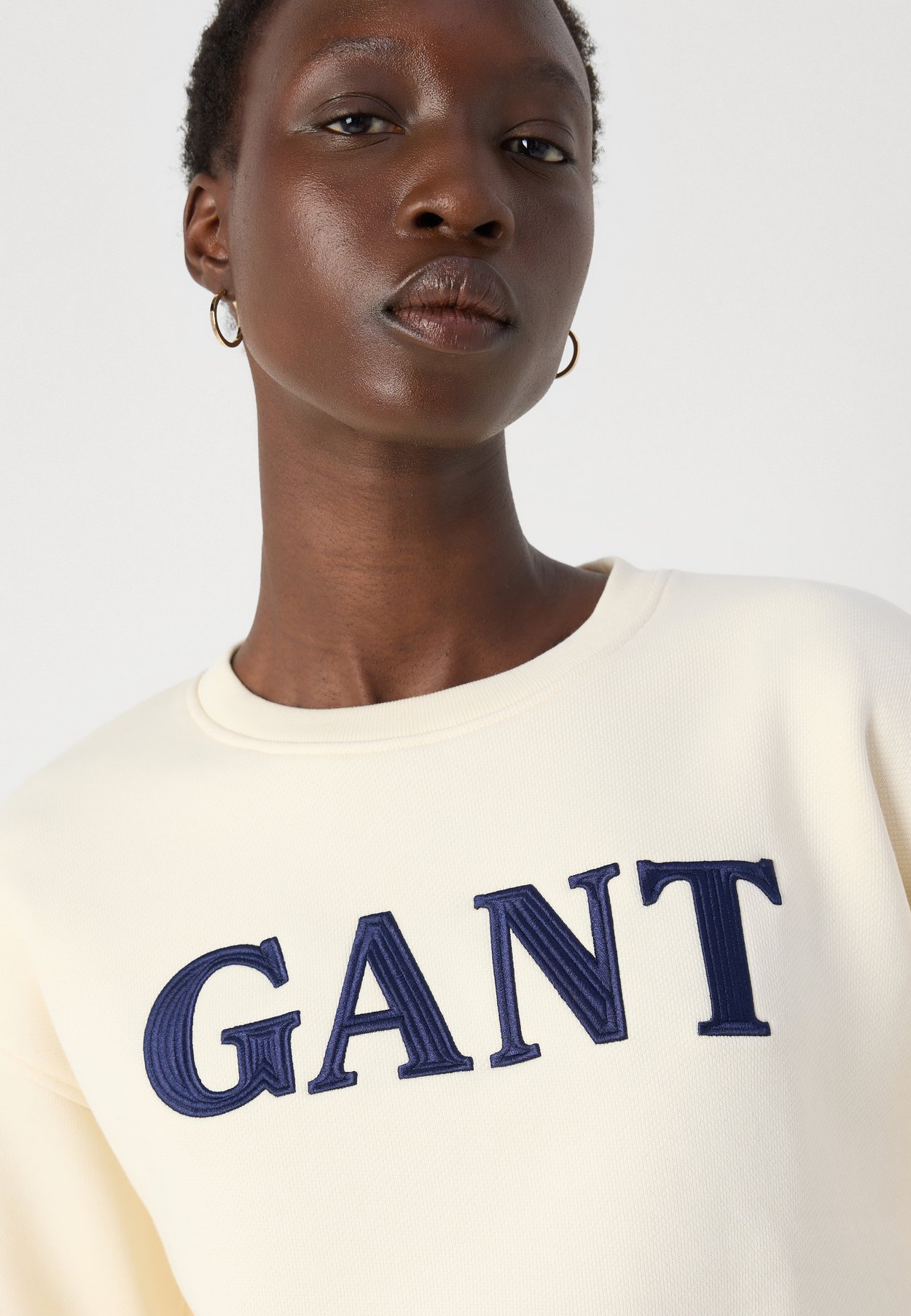 GRAPHIC C NECK