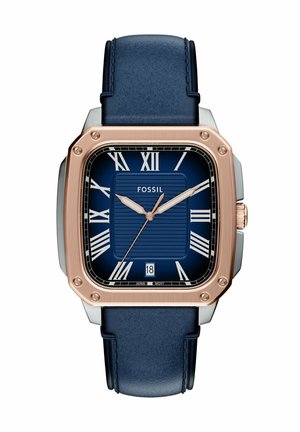 Zegarek Fossil z kwadratową, granatową tarczą, akcentami w kolorze różowego złota, rzymskimi cyframi oraz granatowym skórzanym paskiem o teksturowanym wykończeniu.