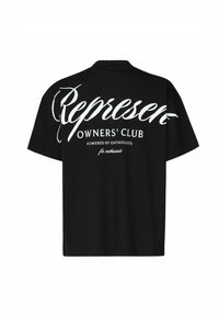 Camiseta negra de manga corta con un texto blanco en la espalda que dice: "Represent Owners' Club Powered by Enthusiasts" con una textura de tela suave.