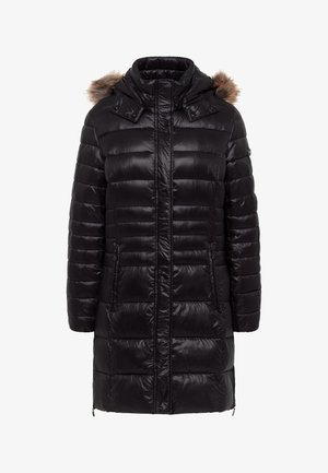 Zwarte gewatteerde winterjas met een rits aan de voorkant, hoge kraag en afneembare met bont gevoerde capuchon. Bevat twee zijzakken en heeft een glanzende afwerking.