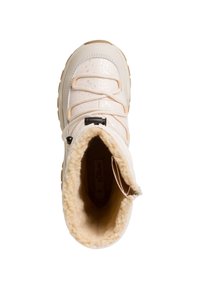 Botte imperméable crème avec un dessus texturé et brillant, doublure en polaire beige, lacets élastiques et fermeture à boucle. Des motifs subtils et complexes sont visibles.