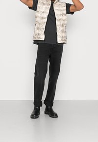 Redefined Rebel Smanicato - off-white