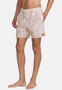Herrbadshorts i ljusrosa med ett vitt abstrakt mönster, elastisk midja, justerbar dragsko och en liten logotyp patch.