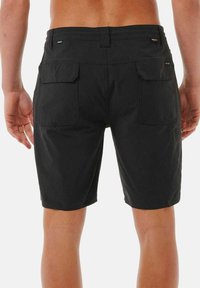 Sorte cargo shorts med et ensfarvet design, flere lommer og en elastisk talje. Fremstillet af letvægtsstof med mat overflade.