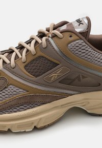 Reebok Classic PREMIER TRINITY  - Sportcipő - grey/light grey/light brown