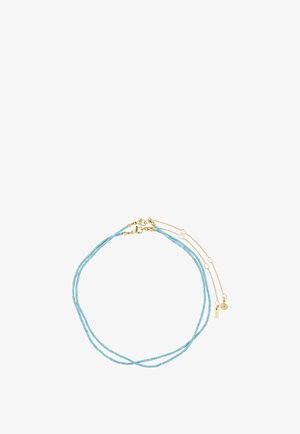 Doppelstrang-Halskette mit kleinen himmelblauen Perlen und goldenen Verschlüssen, mit verstellbarem Goldkettchen mit runden Gliedern und winzigen Anhängern.