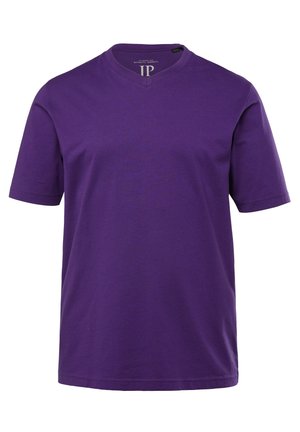 Camiseta de algodón morada con mangas cortas, diseño de cuello en V y corte holgado. Textura suave sin patrones ni detalles de hardware visibles.