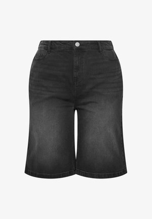 Schwarze Jeans-Shorts knielang mit Gürtelschlaufen, Vorderknopf und Taschen auf weißem Hintergrund.