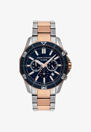 Zweifarbige silber- und rosegoldene Armani Exchange Armbanduhr mit schwarzem Zifferblatt, drei Hilfszifferblättern, Datumsfenster und 100 Meter Wasserdichtigkeit.