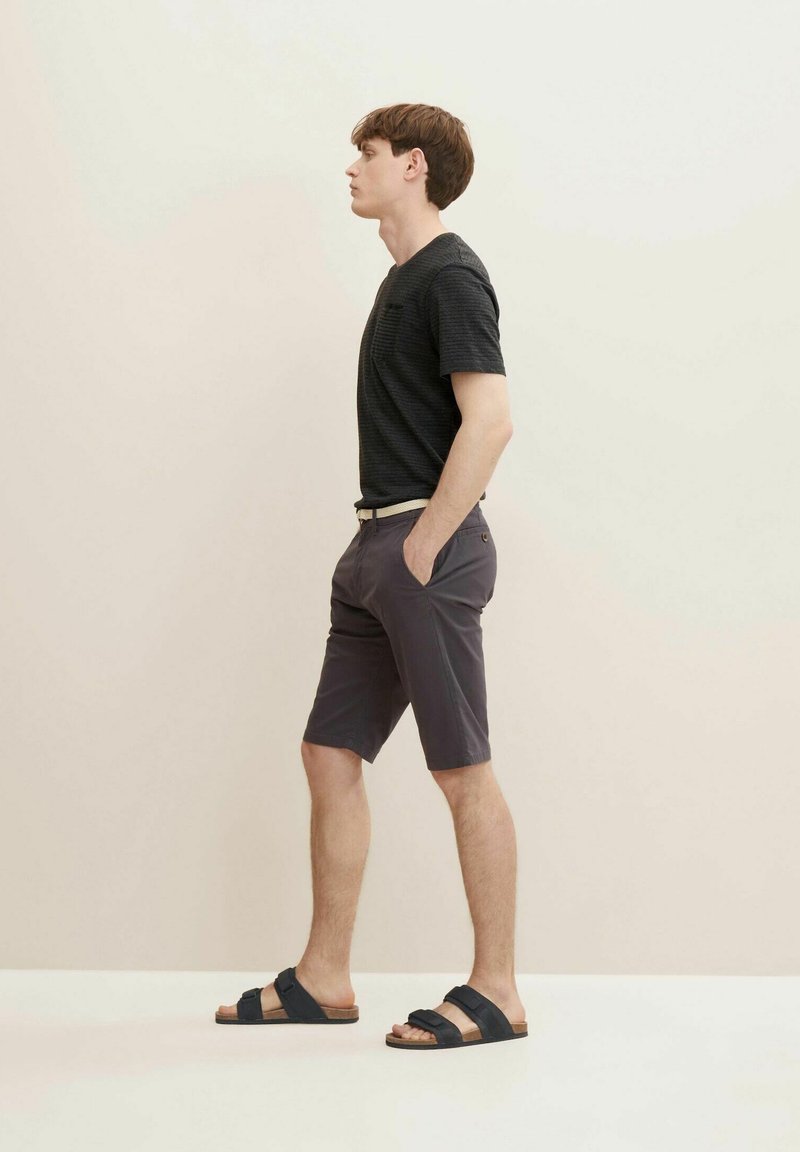 Herren Chino Shorts | TOM TAILOR Shorts tarmac grey/grau - TC44804 Herren Chino Shorts | TOM TAILOR Shorts tarmac grey/grau - TC44804