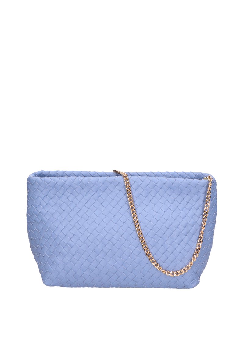 Borsa a tracolla in pelle blu intrecciata con una texture liscia, dotata di una tracolla in catena dorata e una forma rettangolare.