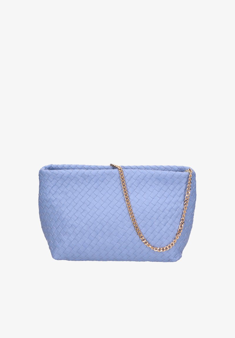 Borsa a tracolla in pelle blu intrecciata con una texture liscia, dotata di una tracolla in catena dorata e una forma rettangolare.