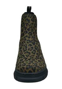 Bottine à imprimé léopard en faux suede, avec une semelle en caoutchouc noir, un bout arrondi et une languette pour un enfilage facile. Surface texturée avec motif.