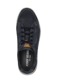 Tennarit tummansinisestä mokasta harmailla yksityiskohdilla, pyöreä kärki ja nauhasta suljettava etuosa. Teksturoitu sisäpohja sisältää "Josef Seibel" -logon.