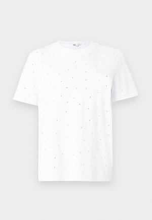 T-shirt en coton blanc avec un col rond et des manches courtes, orné de points noirs dispersés pour ajouter de la texture et du détail.