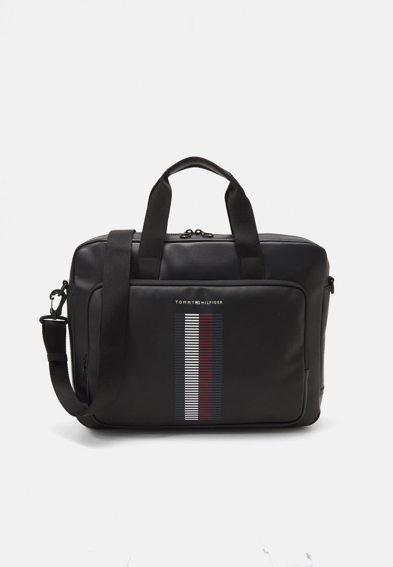 Borsa per laptop nera realizzata in materiale liscio, dotata di due manici superiori, una tracolla rimovibile e un motivo a strisce verticali nei colori rosso, bianco e blu.