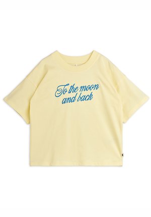 Lysegul kortærmet T-shirt med blå kursiv tekst "To the moon and back" centreret på forsiden.