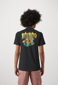 Santa Cruz SALBA TIGER REDUX UNISEX - Potiskana majica - black