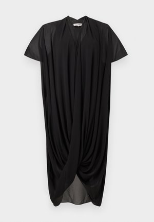 Schwarzes knielanges Kleid mit kurzen Ärmeln und drapiertem, verdrehtem Vorderdetail, hergestellt aus leichtem, halbtransparentem Stoff.