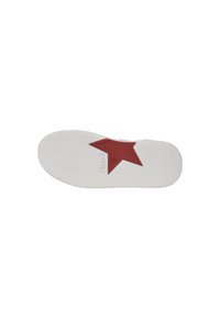 Suela de zapato de goma blanca con un diseño de estrella roja en el centro, que presenta una superficie texturizada para mayor agarre y una forma de punta redondeada.