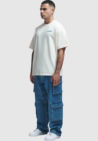 2Y Studios THOUGHTS - Marškinėliai su spaudiniu - off white