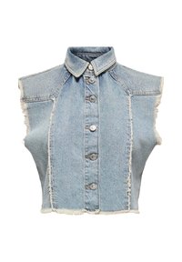 Gilet in denim tagliato in azzurro chiaro, con colletto, bottoni frontali, bordi sfrangiati e spalle strutturate con un design testurizzato.